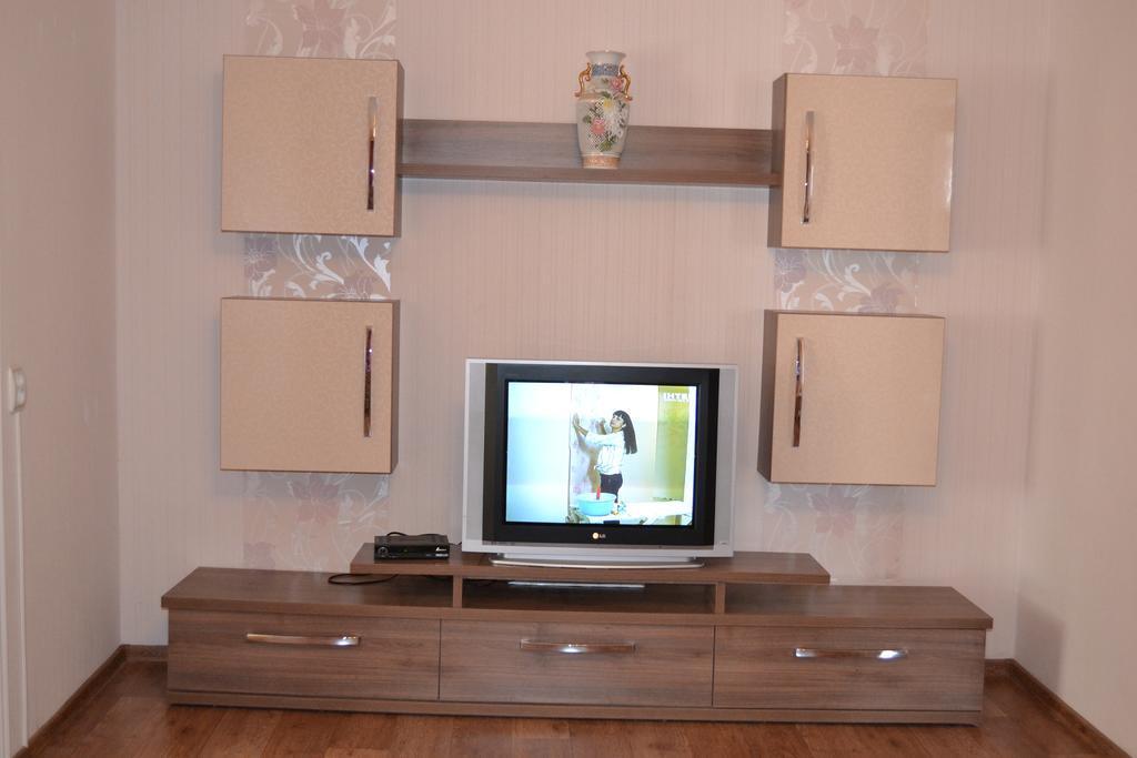 Roses Apartment In The City Center Tsjernihiv Kamer foto