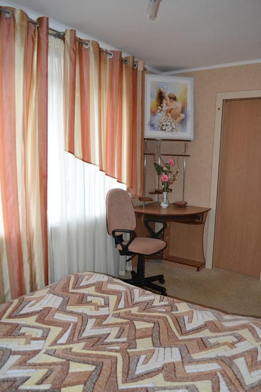 Roses Apartment In The City Center Tsjernihiv Kamer foto